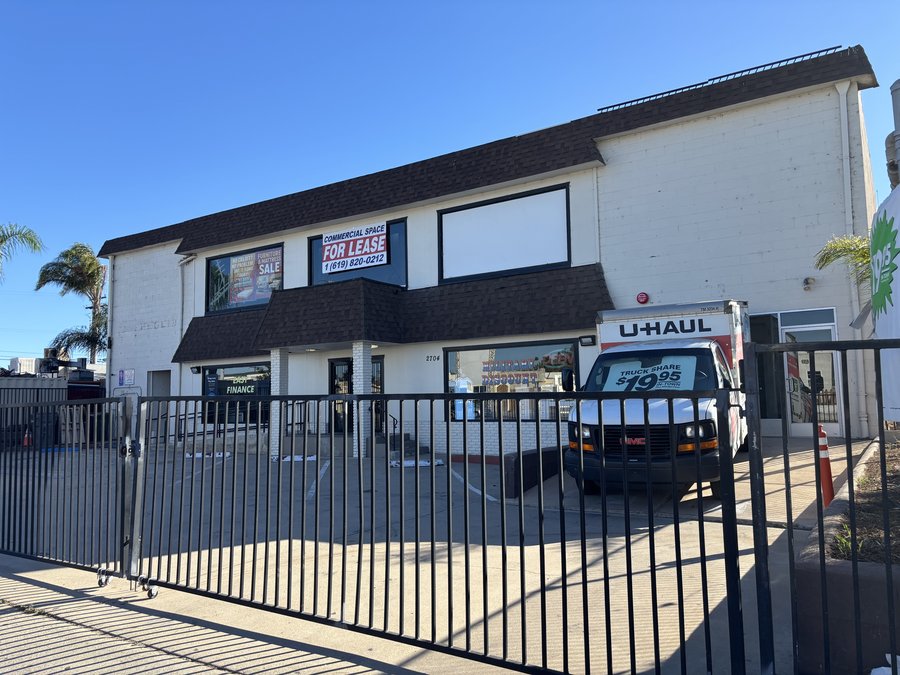 2704 Highland Ave storefront photo